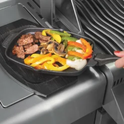 Napoleon Gietijzeren Pan Met Bamboe Onderzetter -Grill Gear Pro Verkoop napoleon gietijzeren pan met bamboe onderzetter 2