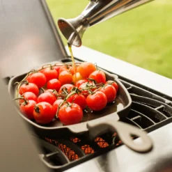 Napoleon Gietijzeren Pan Met Bamboe Onderzetter -Grill Gear Pro Verkoop napoleon gietijzeren pan met bamboe onderzetter 3