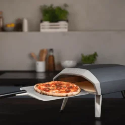 Ooni Pizzaschep Geperforeerd - Perforated Pizza Peel 14 Inch -Grill Gear Pro Verkoop ooni pizzaschep geperforeerd perforated pizza peel 1
